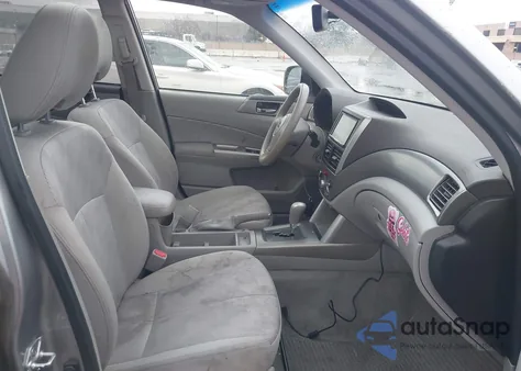 2010 Subaru Forester 2.5X Premium z USA, uszkodzony, nr VIN JF2SH6CC1AH762431